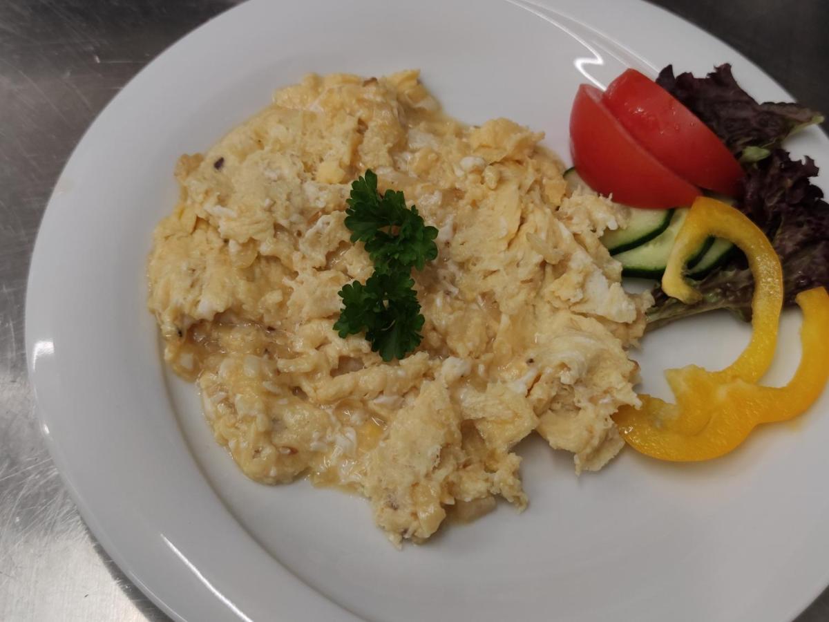 Pizzeria Alzbetka Hotel Strecno ภายนอก รูปภาพ