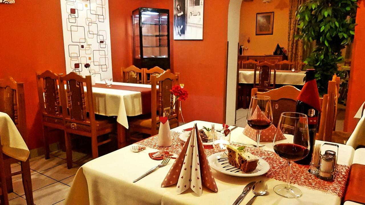 Pizzeria Alzbetka Hotel Strecno ภายนอก รูปภาพ