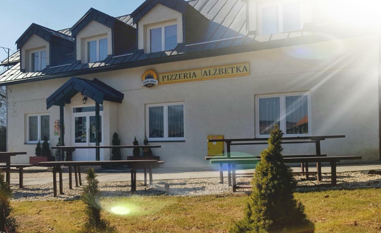Pizzeria Alzbetka Hotel Strecno ภายนอก รูปภาพ