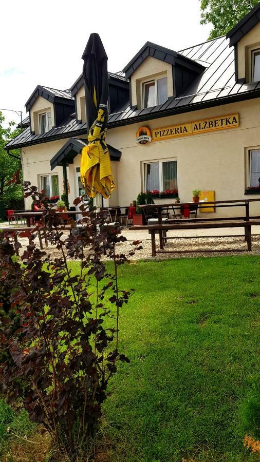 Pizzeria Alzbetka Hotel Strecno ภายนอก รูปภาพ