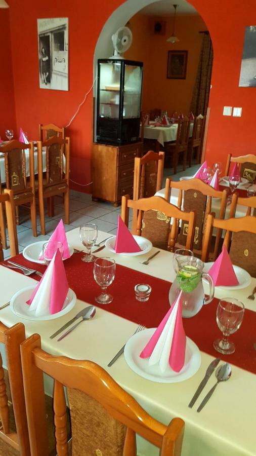 Pizzeria Alzbetka Hotel Strecno ภายนอก รูปภาพ