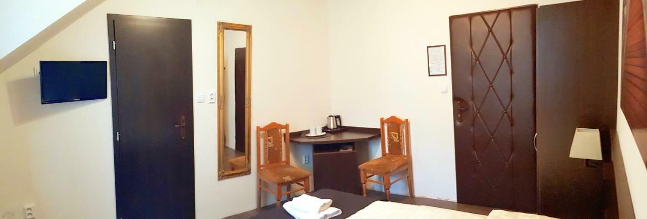 Pizzeria Alzbetka Hotel Strecno ภายนอก รูปภาพ