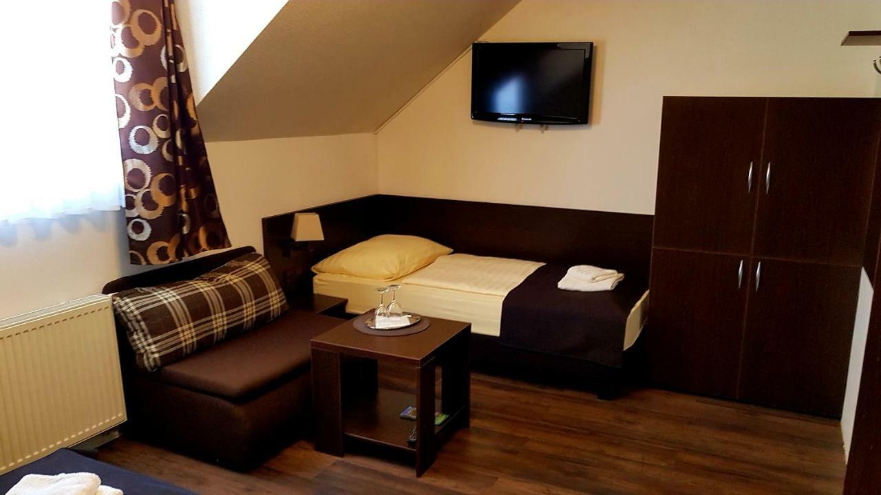 Pizzeria Alzbetka Hotel Strecno ภายนอก รูปภาพ