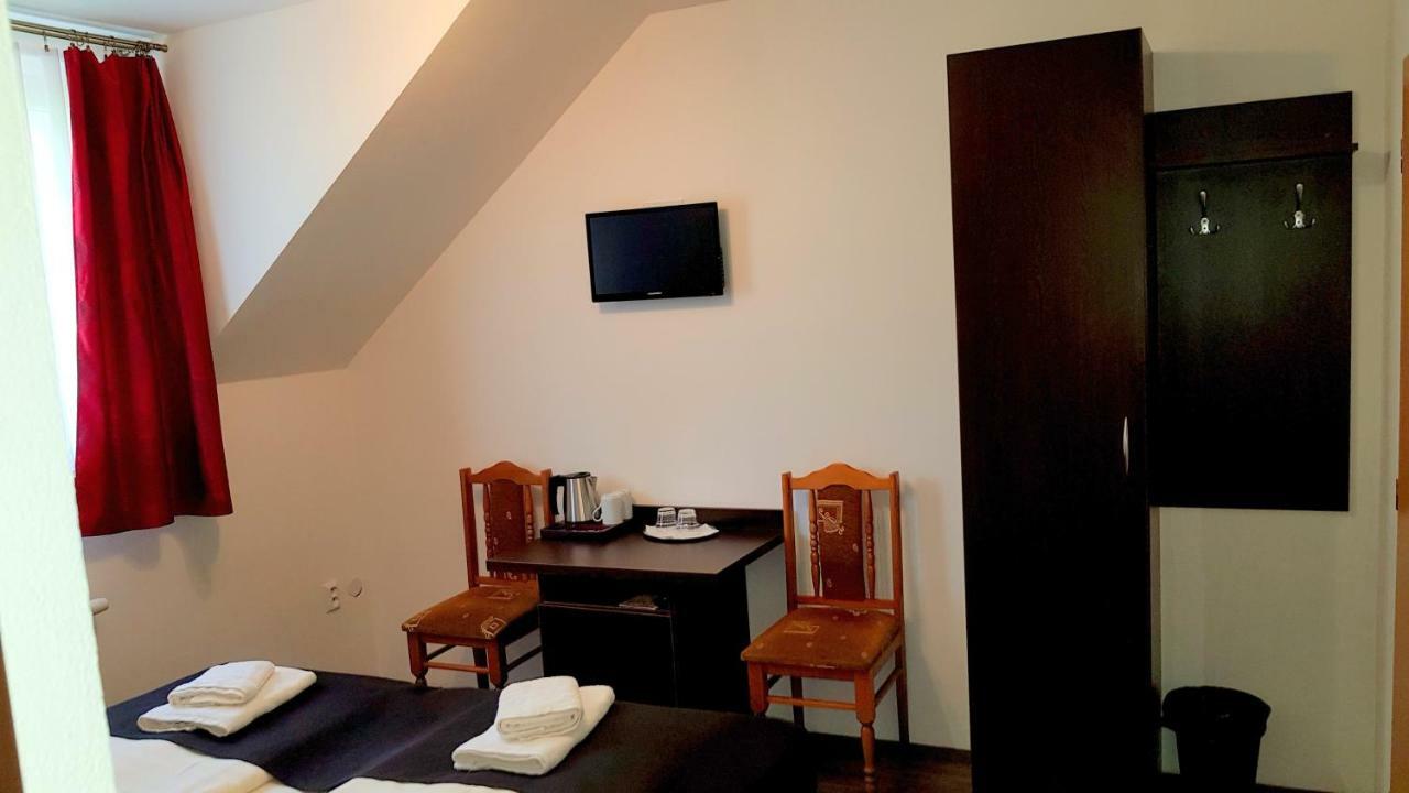 Pizzeria Alzbetka Hotel Strecno ภายนอก รูปภาพ