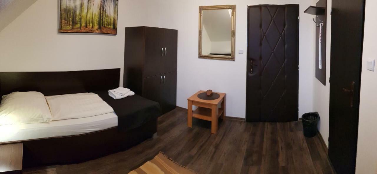 Pizzeria Alzbetka Hotel Strecno ห้อง รูปภาพ